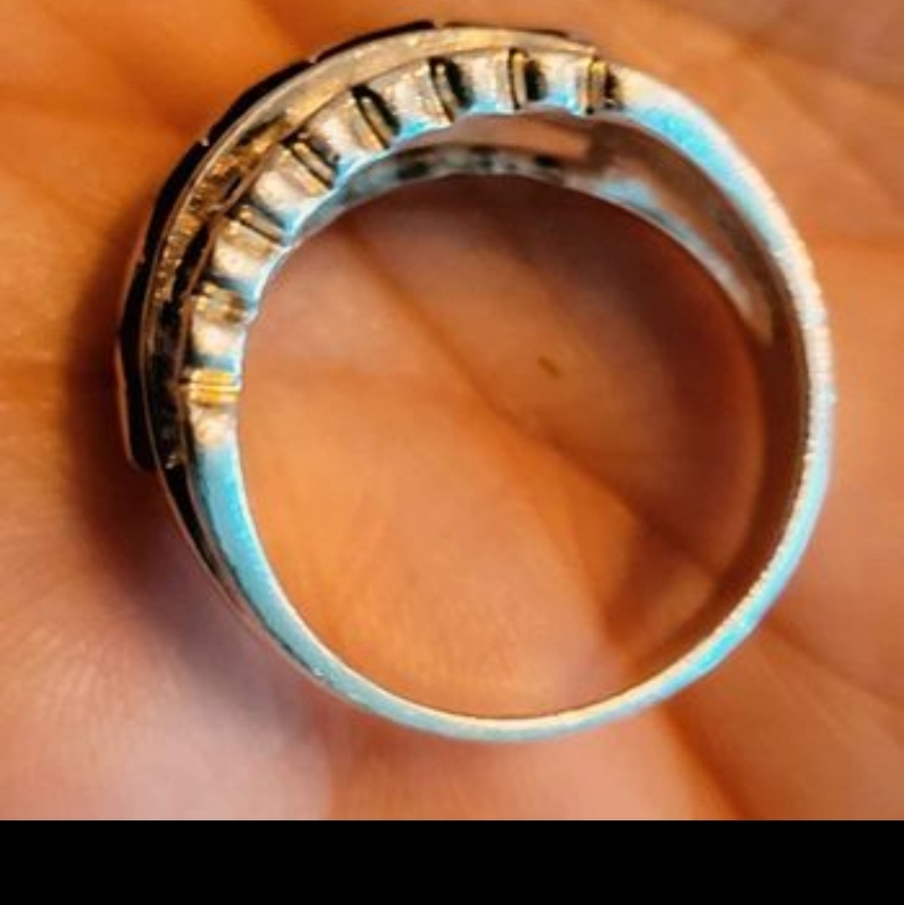 LADIES RING SZ 8 - Picture 3 of 6